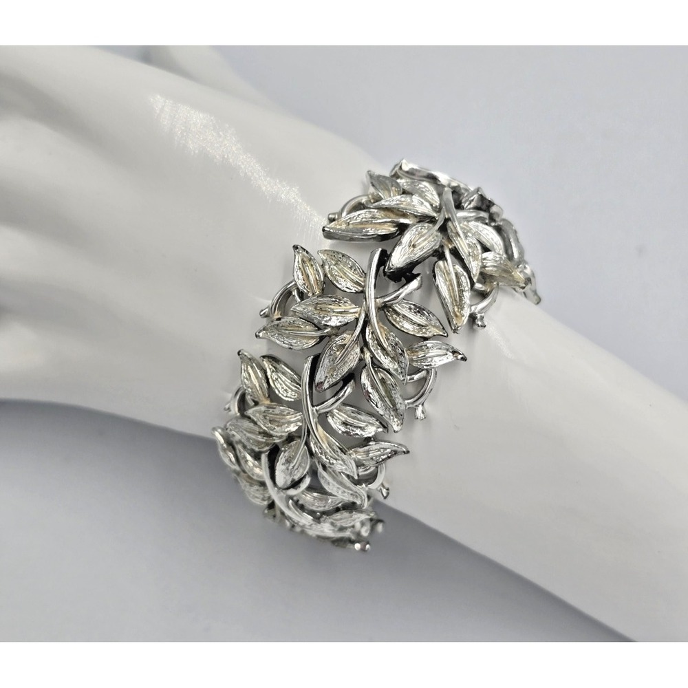Vintage Coro Pegasus Bracelet Silver Tone Leaf Link Wide Statement Jewelry 7.5"
